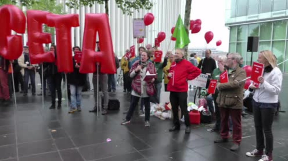 Luxembourg: Greenpeace activists protest CETA outside EU trade ministers meeting