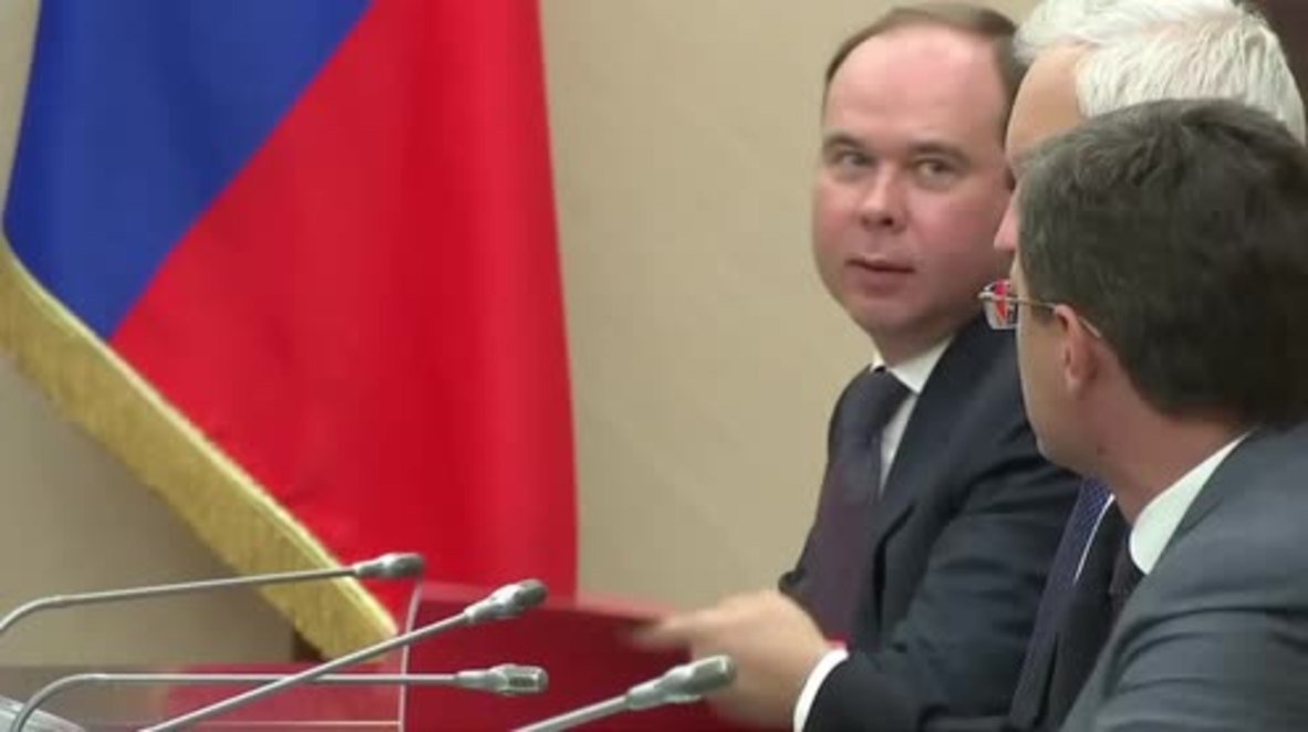 Russia: Putin discusses improvements in Russia's economy with Medvedev