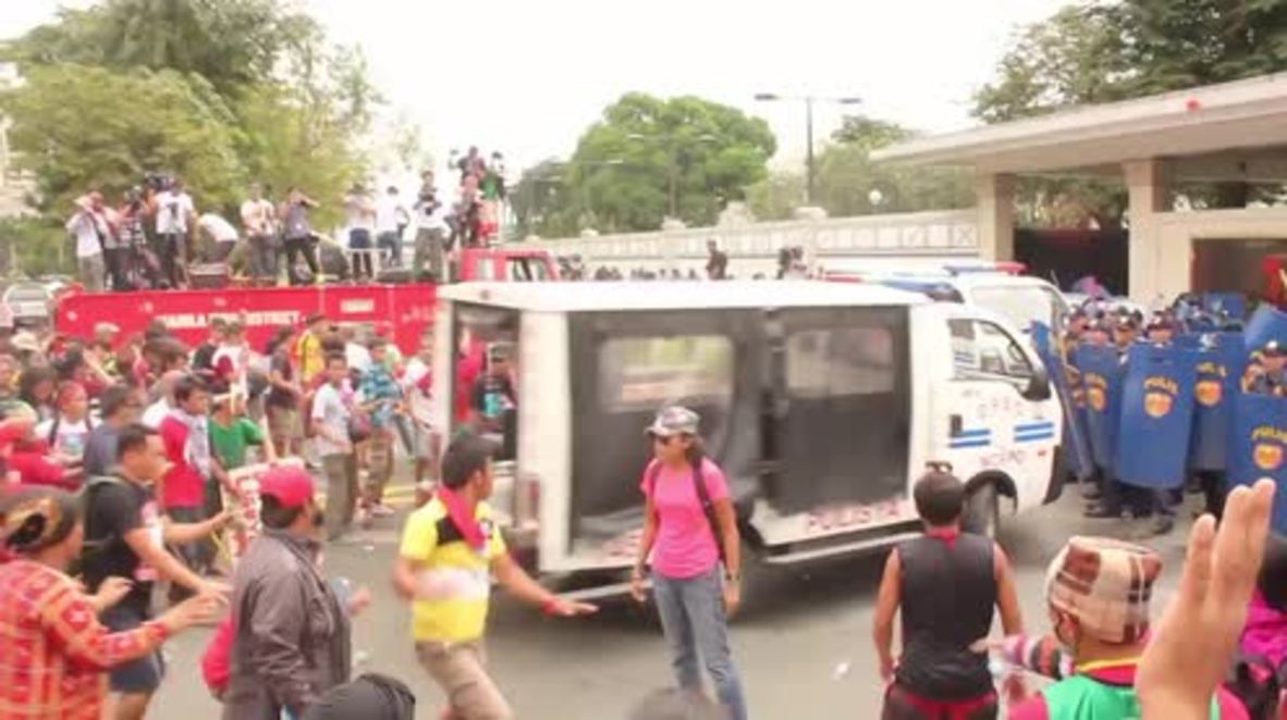Philippines: Police truck rams into protesters at Manila demo, 3 hospitalised