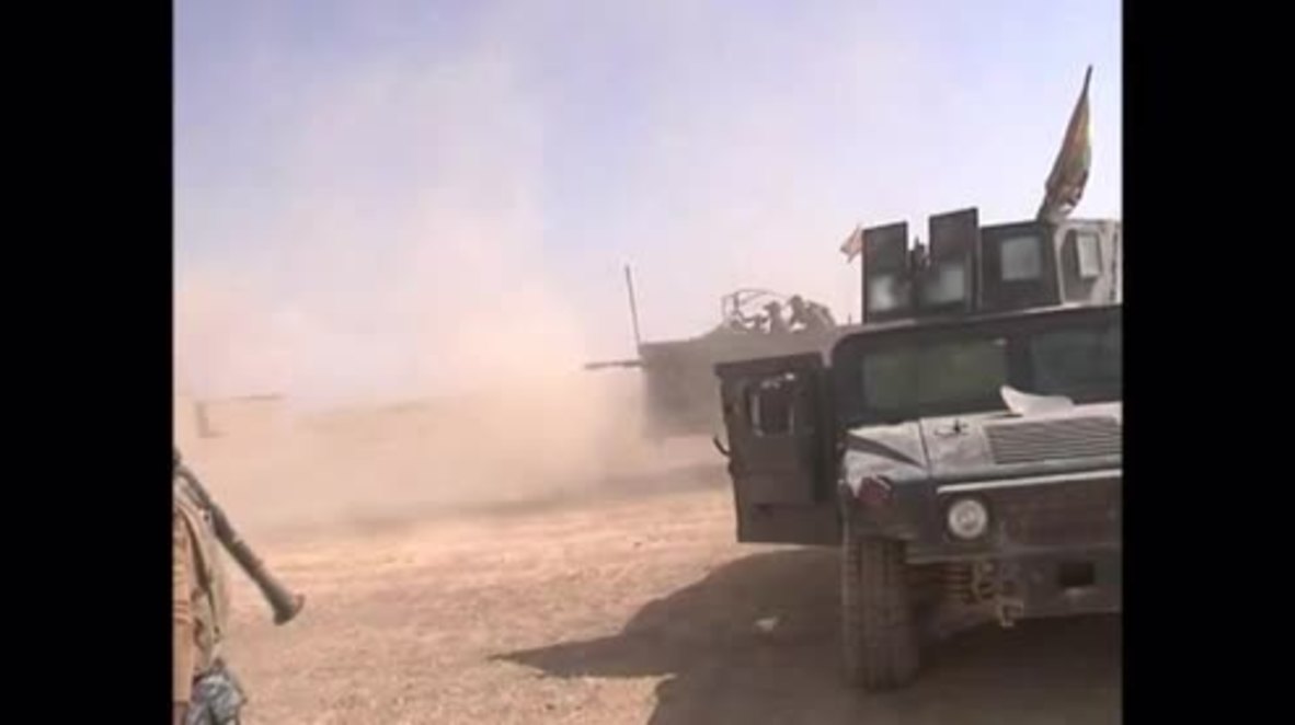 Iraq: Iraqi troops battle IS south of Mosul