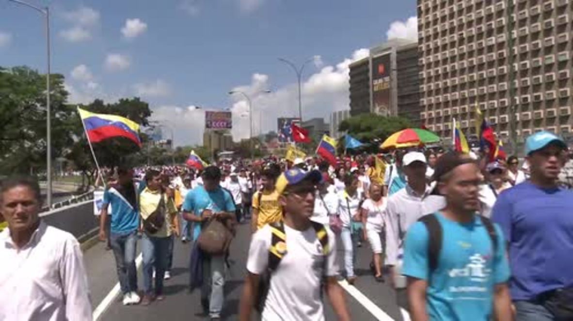 Venezuela: Thousands march in Caracas over suspended recall vote for Maduro