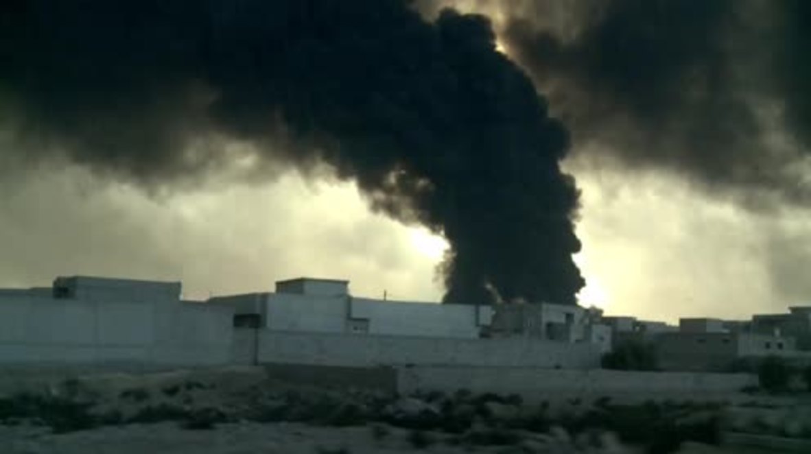 Iraq: Skies blacken as IS burn oil factories south of Mosul