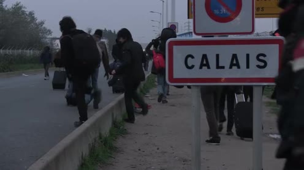 France: Refugees evicted as Calais camp demolition gets underway