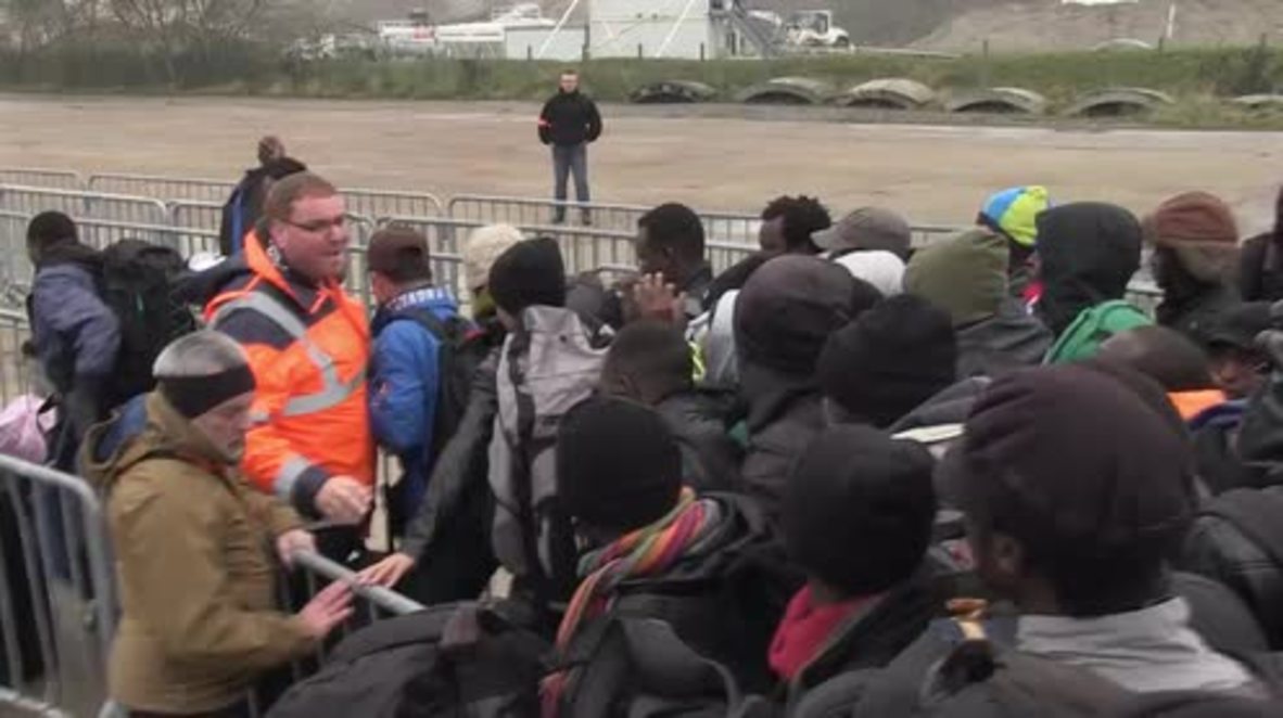 France: Thousands continue to pour out of Calais camp as eviction proceeds