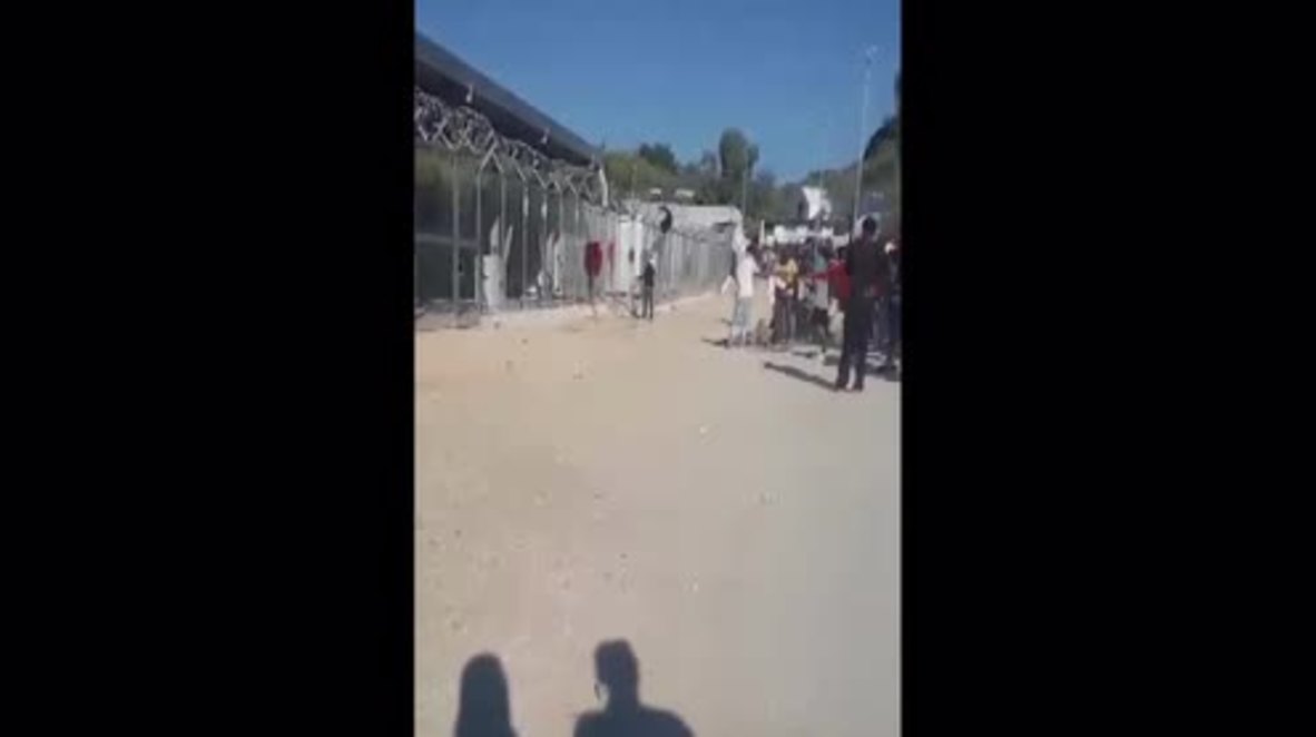 Greece: Protesters break into Moria refugee offices, set containers on fire