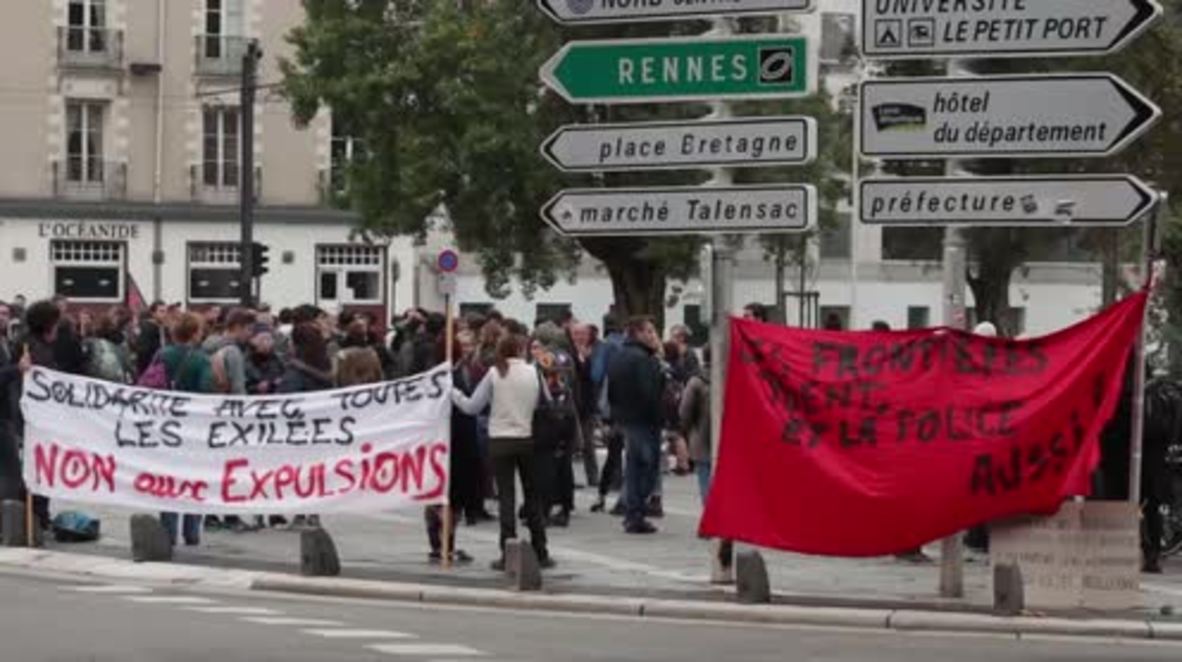 France: Riot police file out as Nantes protests Calais refugee eviction