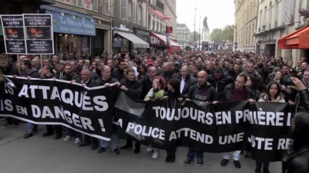France: Police officers stage for better working conditions before meeting with Hollande