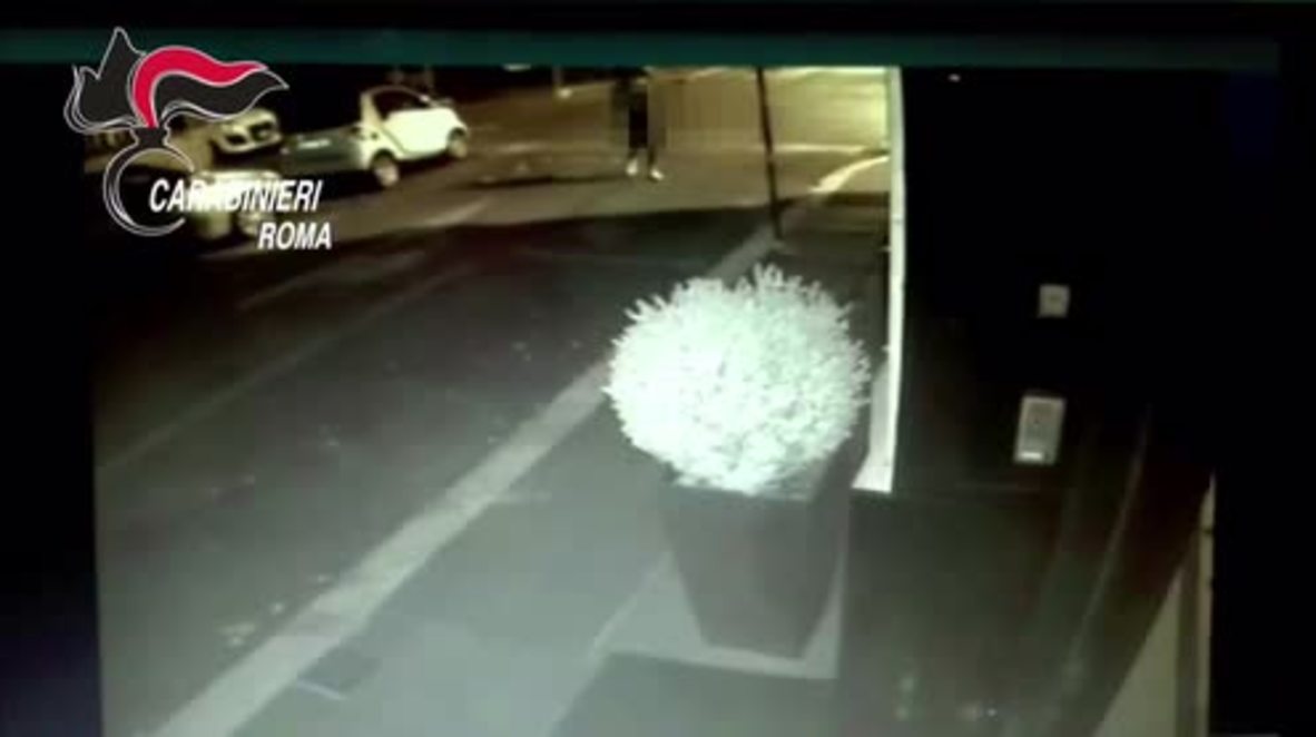 Italy: Orange shoved in UK man's mouth during robbery and assault in Rome