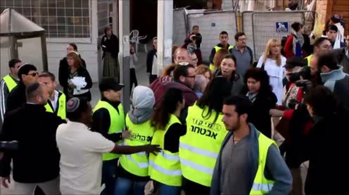 East Jerusalem: Scuffles erupt as women pray with Torah scrolls at Western Wall