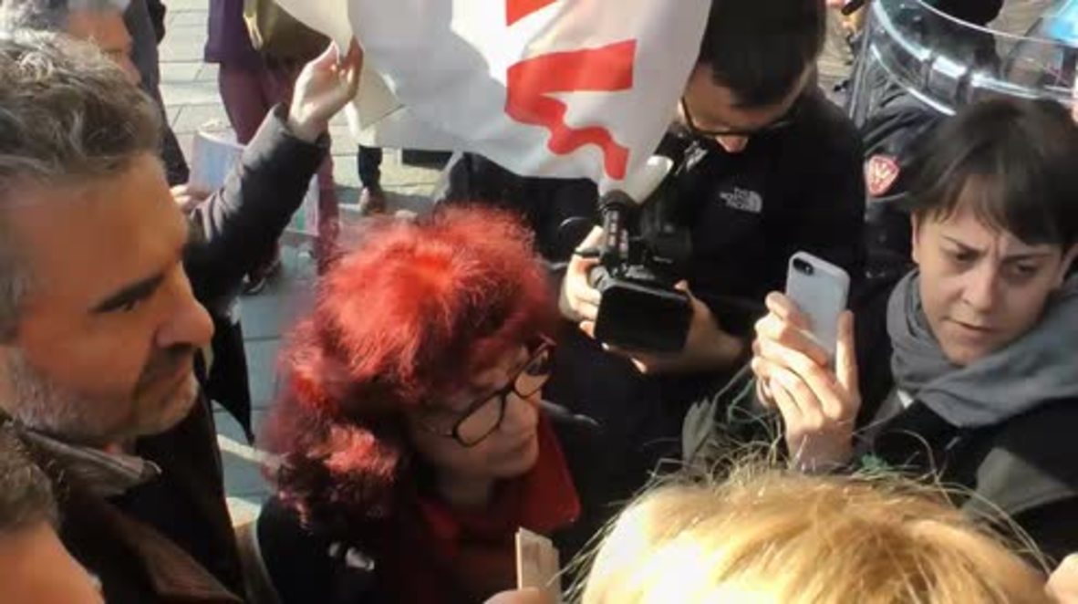 Italy: ‘No TAV’ protesters scuffle with police outside Turin court