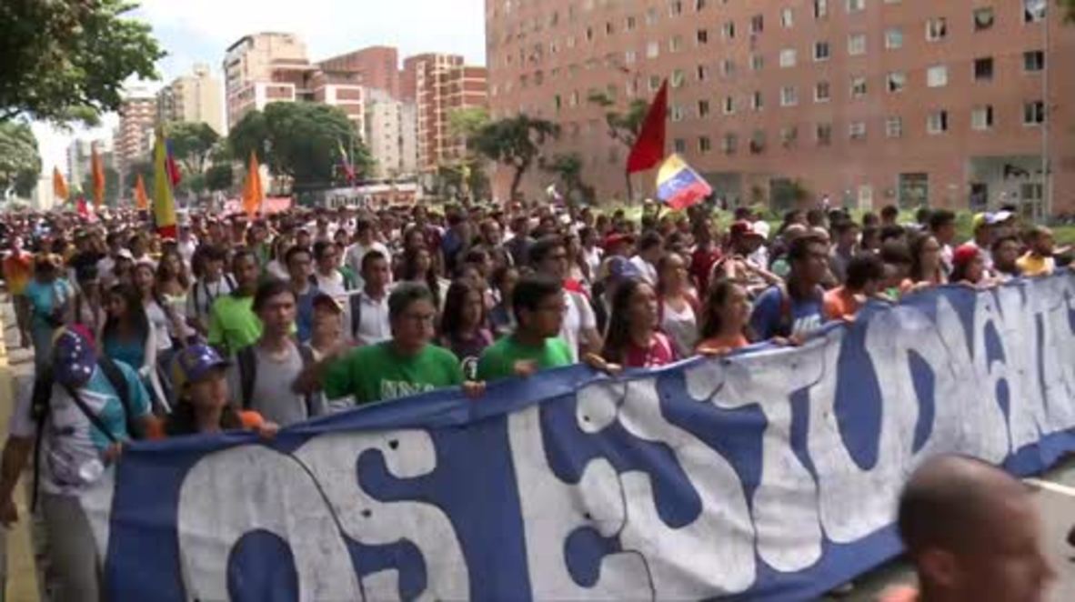 Venezuela: Thousands of students protest against Maduro in Caracas