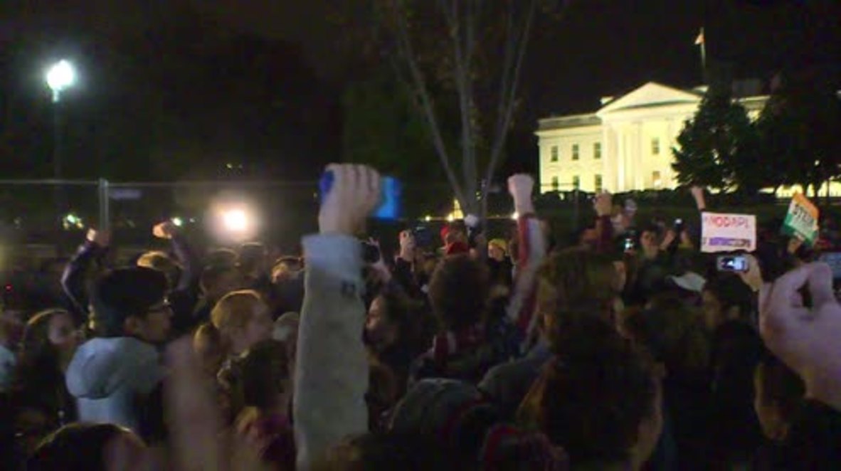 USA: Pro- and anti-Trump supporters demonstrate outside White House