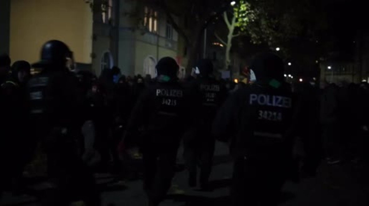 Germany: Clashes at Thugida torch-lit march to mark fall of Berlin Wall and Kristallnacht