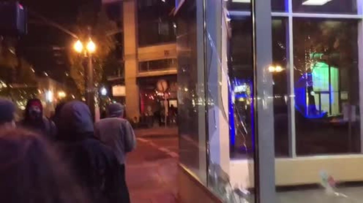 USA: Protesters vandalise Portland stores in anti-Trump demo