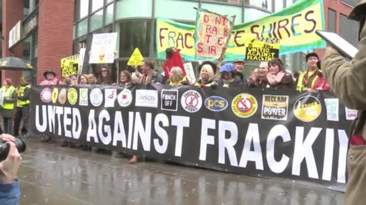 UK: Thousand-strong march rallies against fracking in Manchester