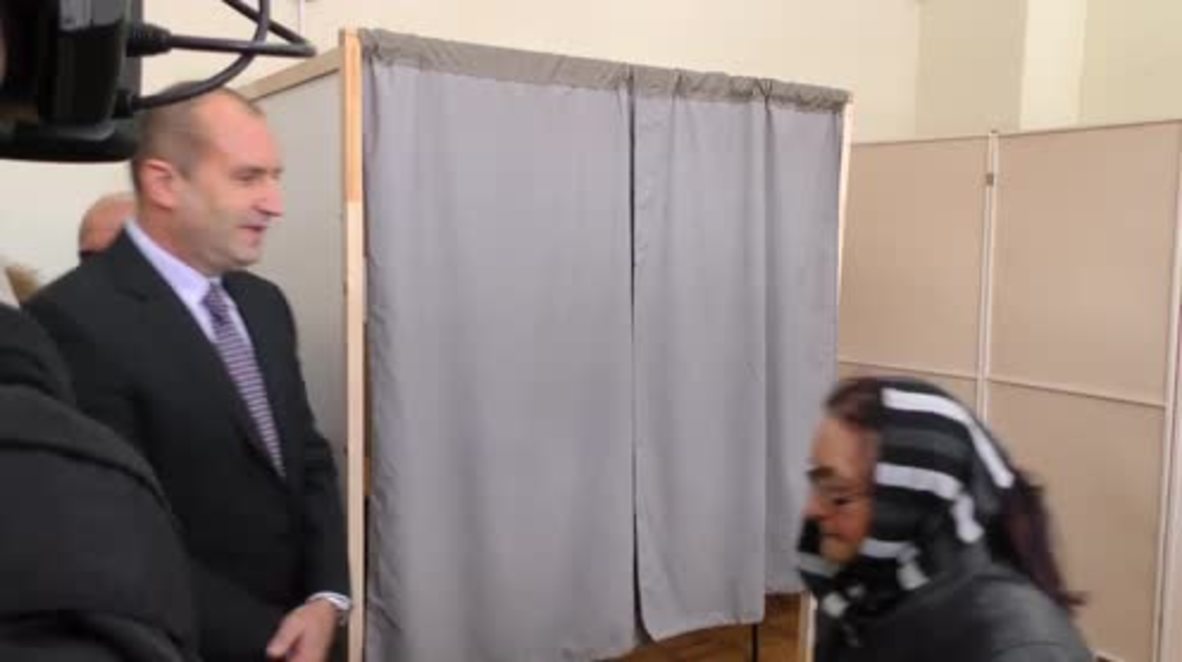 Bulgaria: Electoral favourite Rumen Radev casts vote in presidential elections