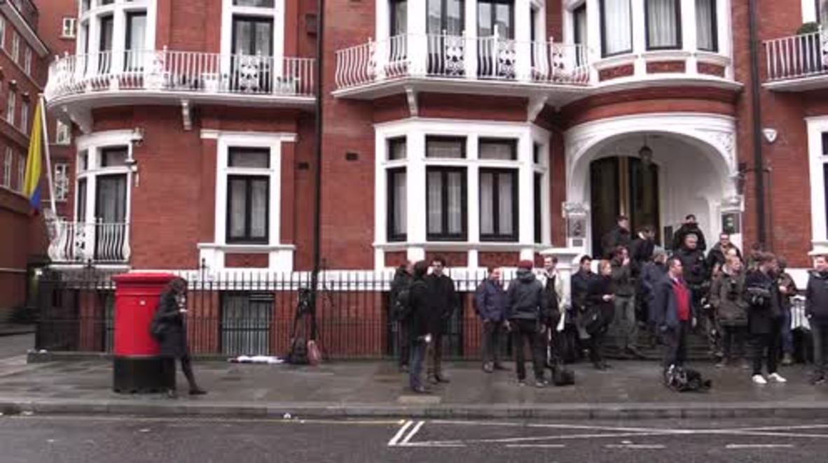 UK: Prosecutor arrives to question Julian Assange at Ecuadorian embassy