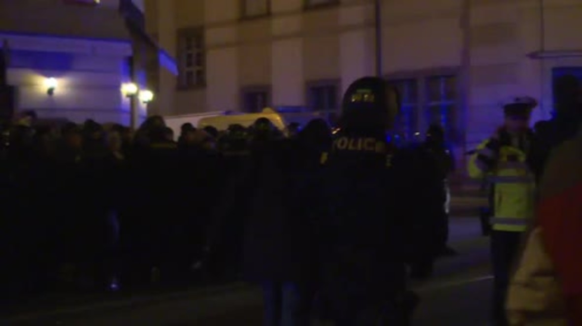 Czech Republic: Riot police fill Prague as arrests dog Velvet Revolution anniversary
