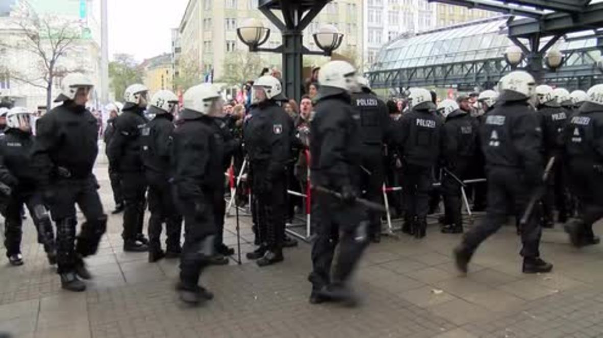 Germany: Police keep pro- and anti-AfD protesters separate in Hamburg