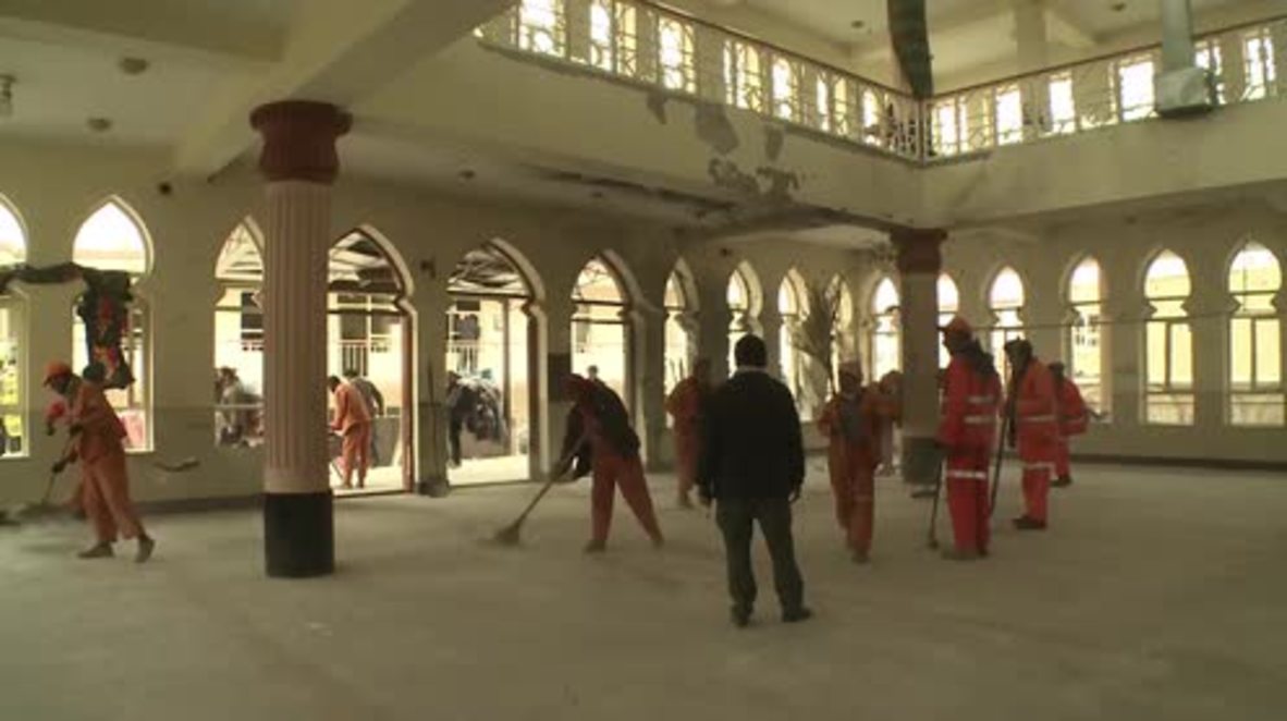 Afghanistan: Workers clear-up aftermath of deadly attack in Kabul mosque