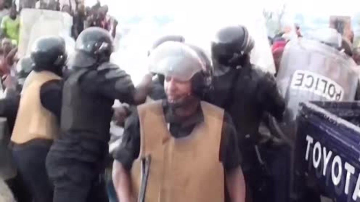 Cameroon: Coffin-carrying anglophone protesters clash with police