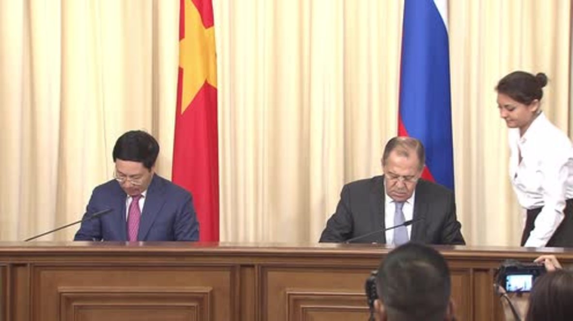 Russia: Vietnam's FM thanks Lavrov for Russia's support for APEC 2017 in Da Nang