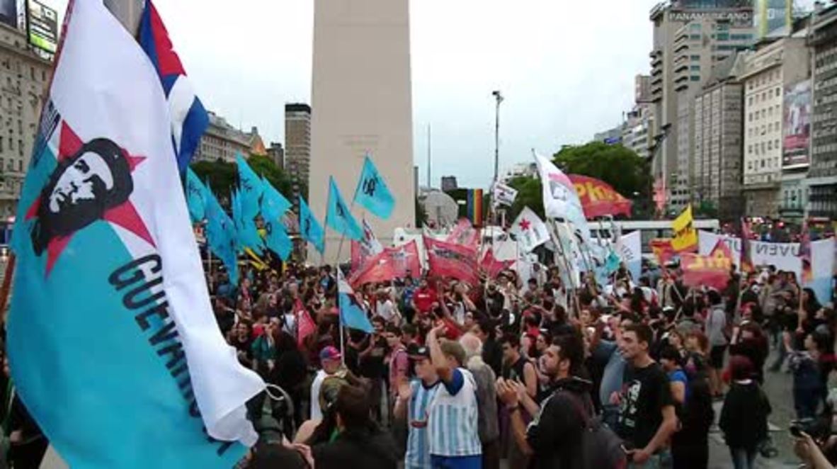 Argentina: Buenos Aires youth commemorate revolutionary leader Fidel Castro