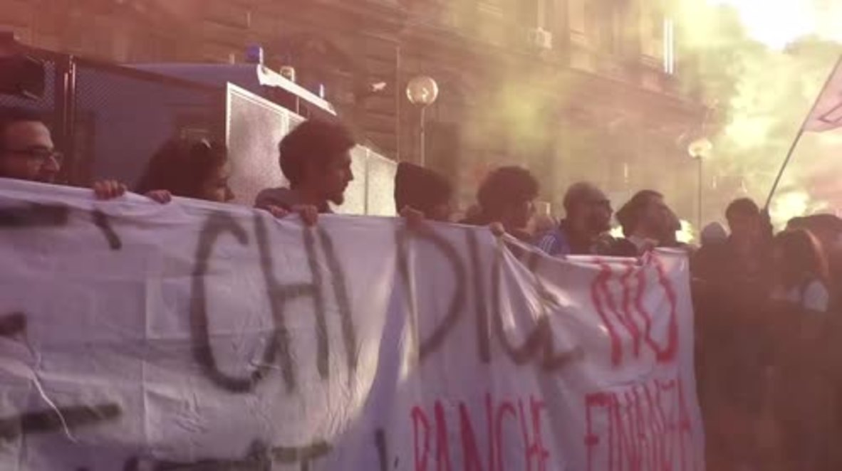 Italy: Thousands protest against Renzi government's constitutional reforms in Rome