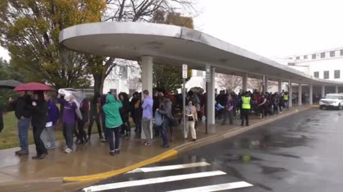 USA: Hundreds of airport workers demand $15 minimum wage at rally in DC
