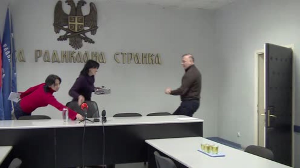 Serbia: Radical Party bans members from travelling abroad after Hague issues warrant