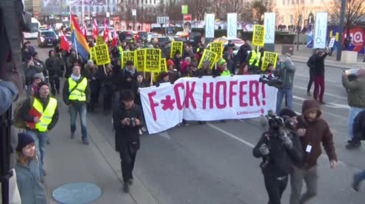 Austria: 'Hofer is a fascist' Protesters march against FPO candidate ahead of election