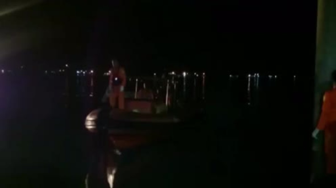 Indonesia: Bodies of downed police plane brought ashore Riau Island