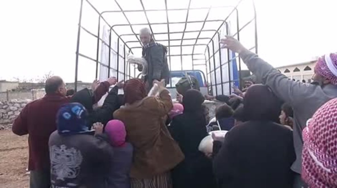 Syria: Residents from liberated eastern Aleppo districts receive 150 tonnes of Russian aid