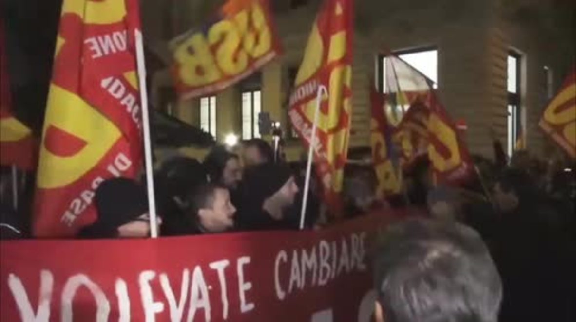 Italy: Workers union march to celebrate Renzi’s ‘No’ in Rome