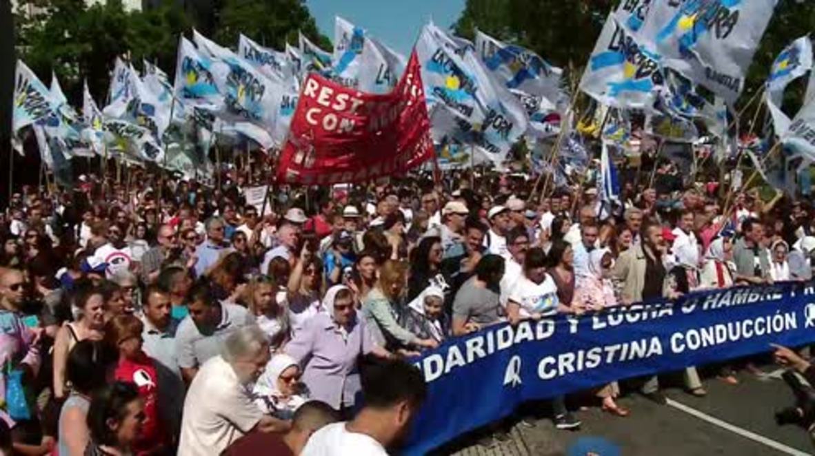 Argentina: Mothers of the Plaza de Mayo kick off 24 -hour march