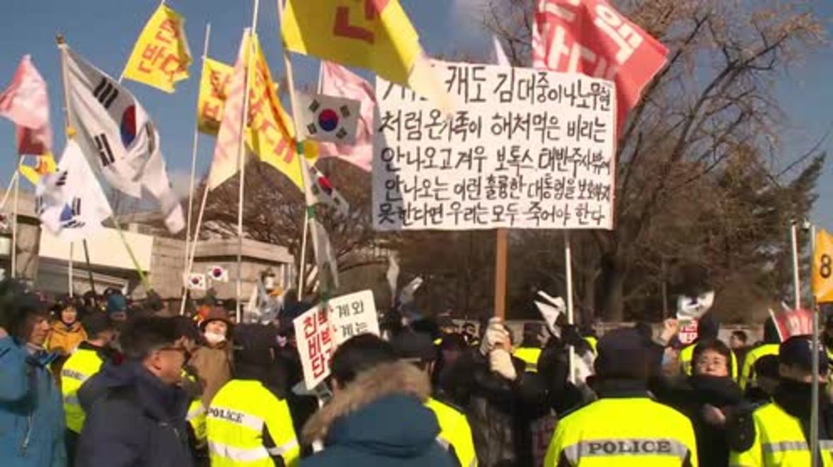 South Korea: Protesters scuffle with police ahead of Park's impeachment vote