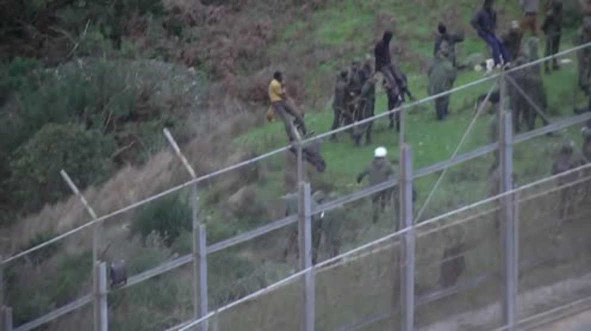 Spain: Several hundred migrants and refugees climb fence into Ceuta