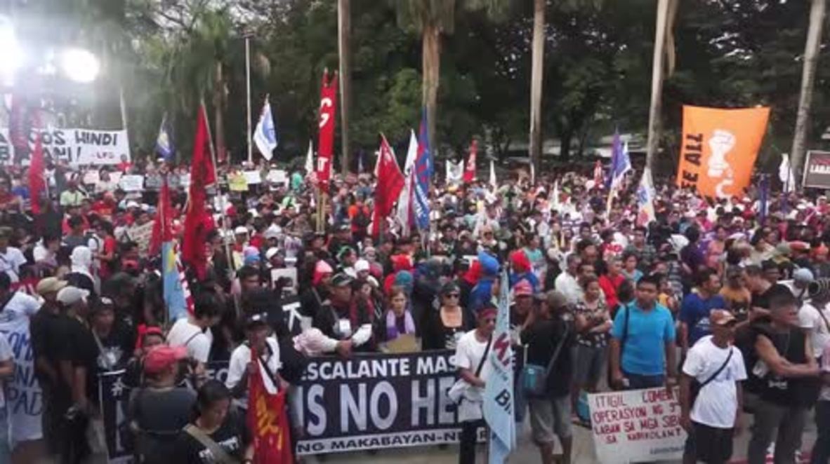 Philippines: Protesters burn effigy of ex-President Marcos on Human Rights Day