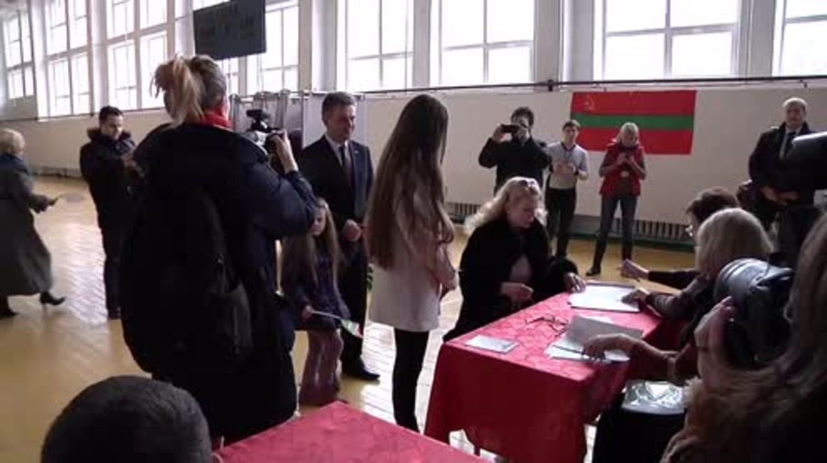 Transnistria: Presidential hopeful Vadim Krasnoselski casts ballot in elections