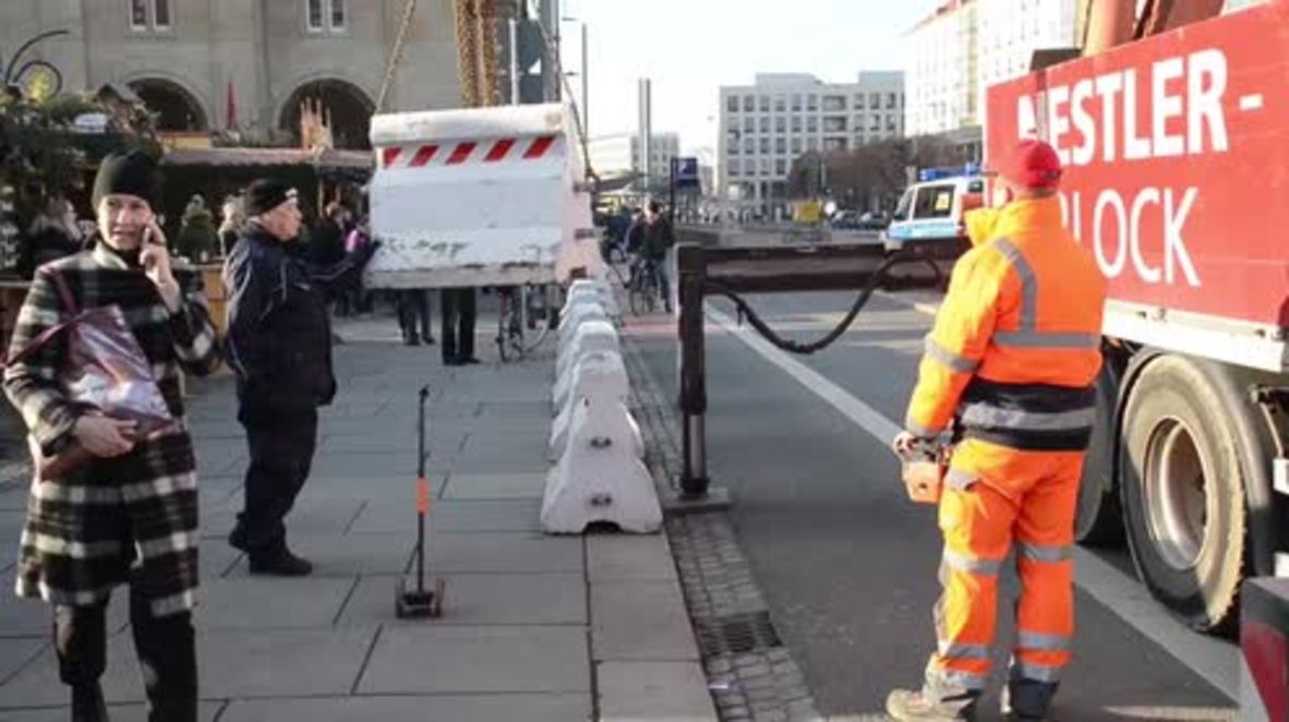 Germany: Dresden police install barriers at Christmas market after Berlin lorry attack
