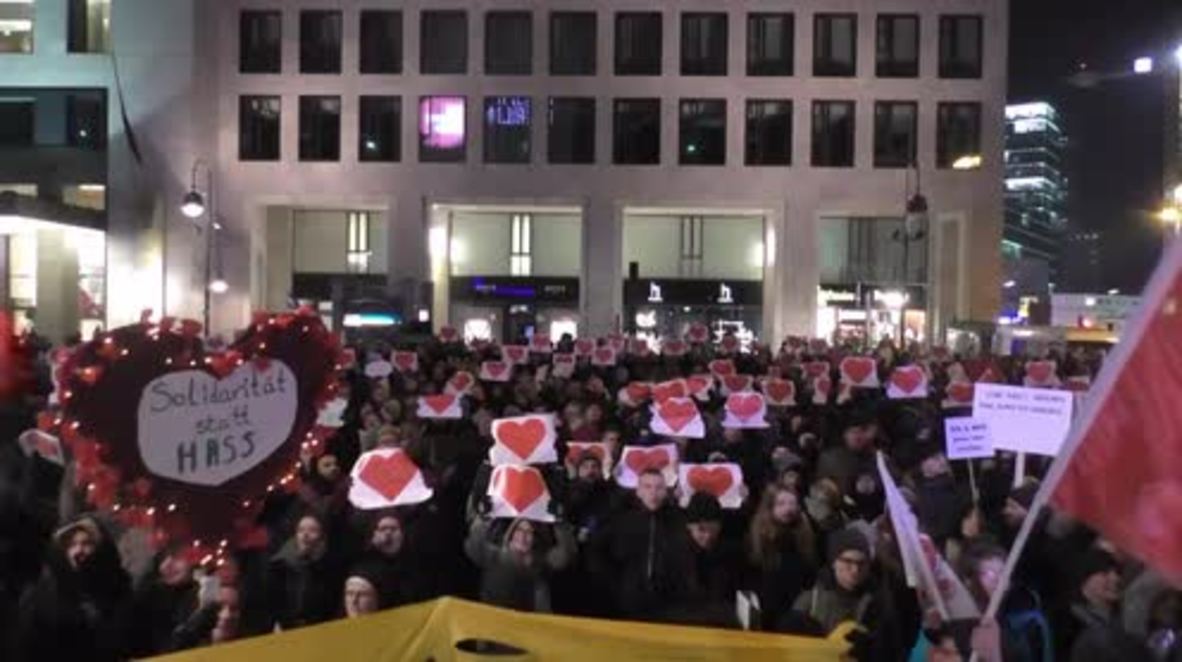 Germany: Pro and anti-refugee protesters face off after Berlin lorry attack