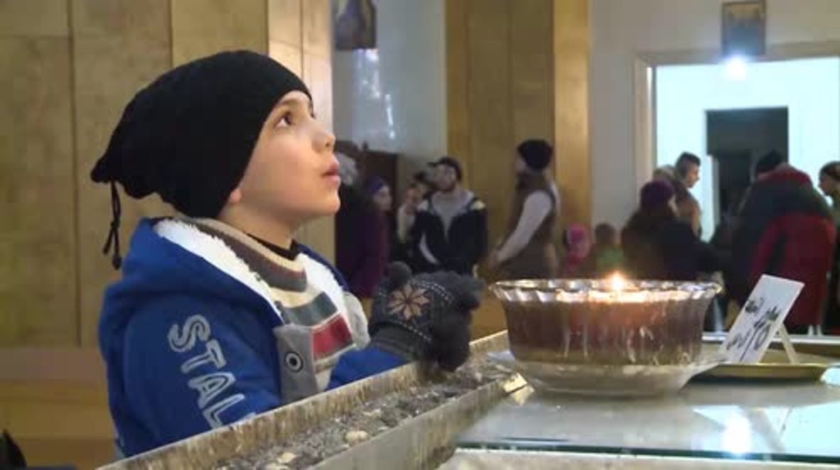 Syria: Aleppo residents prepare for Christmas