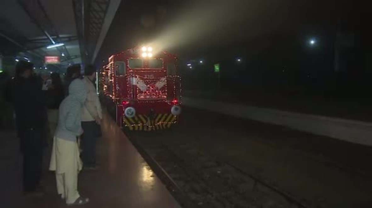 Pakistan: Armed guards escort Christmas Peace Train into Lahore