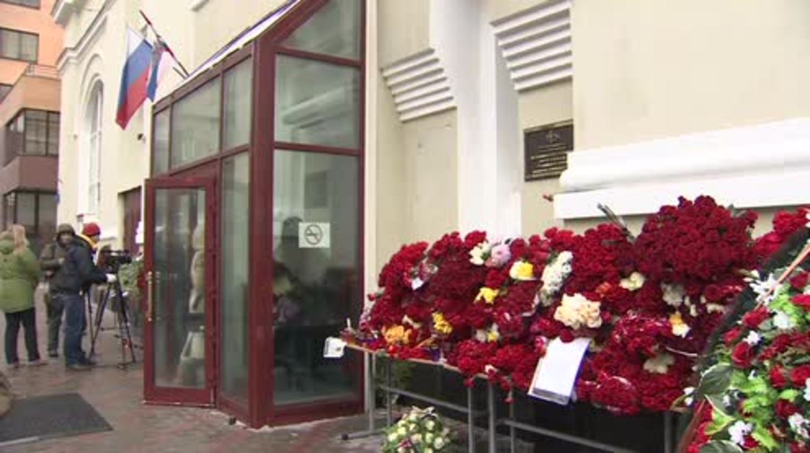 Russia: Moscow Mayor joins mourners outside Alexandrov Ensemble building