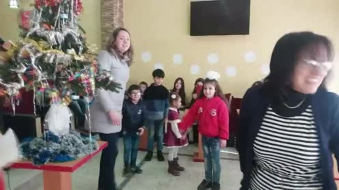 Syria: Russian mothers and their children hold NY party in Homs