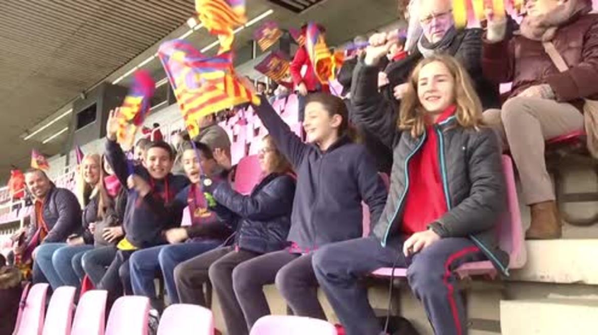 Spain: FC Barcelona fans watch Messi & co train following holiday break
