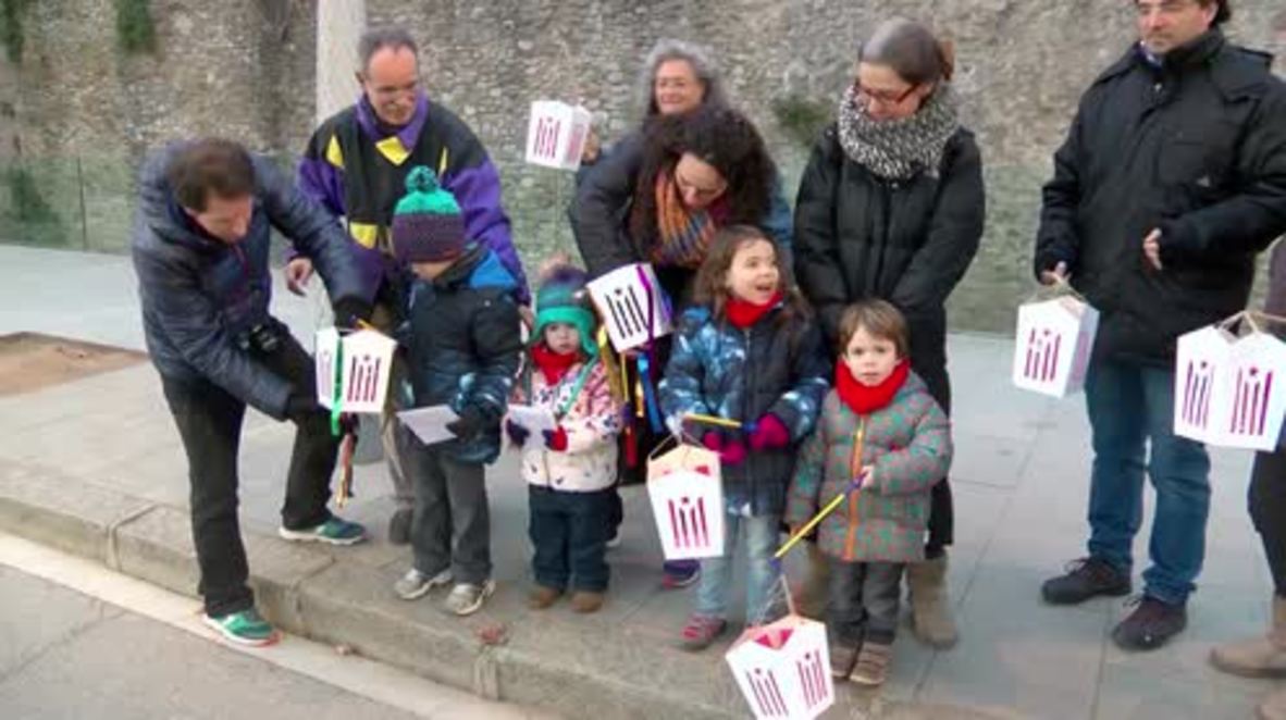 Spain: Lanterns burn for Catalan independence on Three King's Day parade