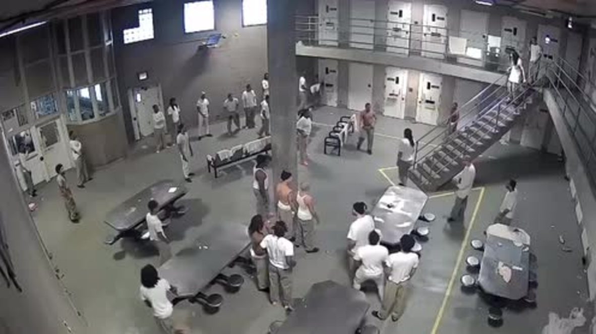 USA: Five injured in violent brawl at US' largest jail