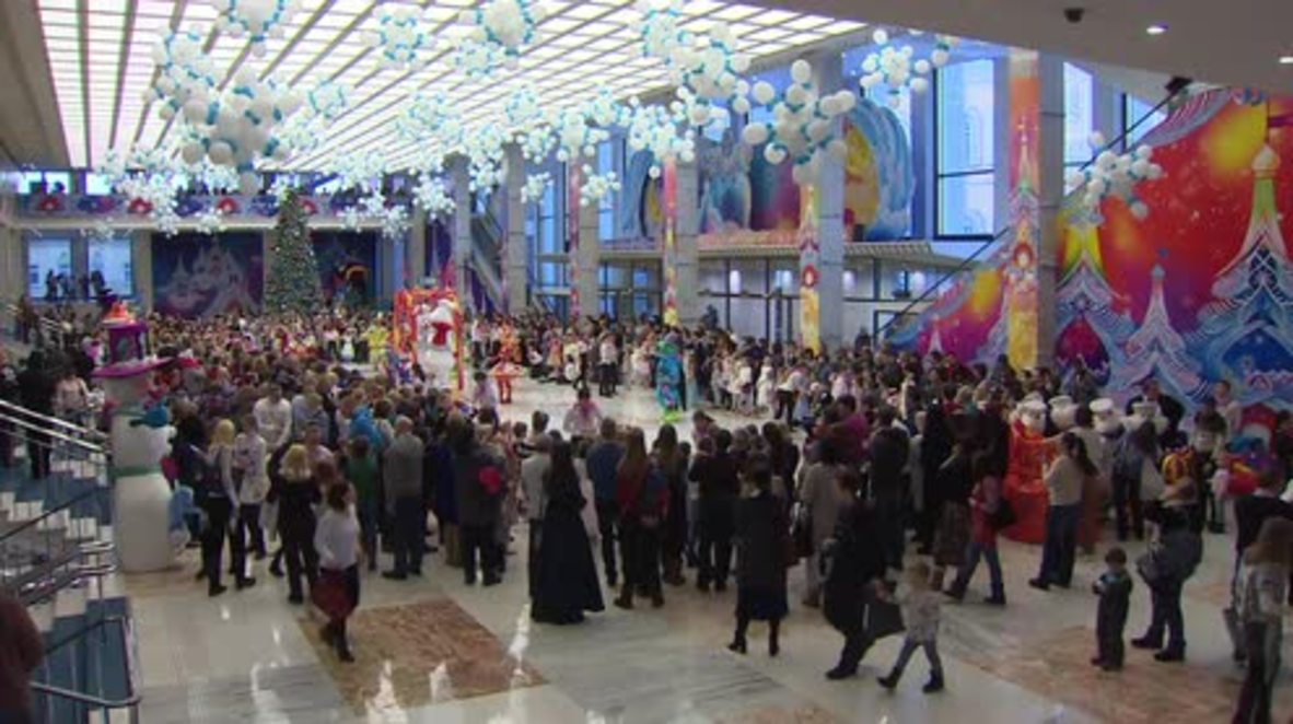 Russia: Children flock to Kremlin for annual New Year's holiday concert