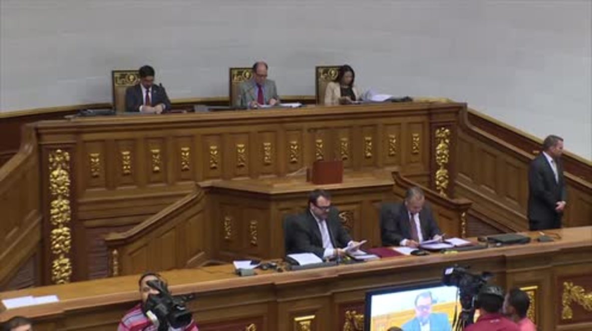 Venezuela: Opposition-led congress pass resolution declaring Maduro 'abandoned his post'